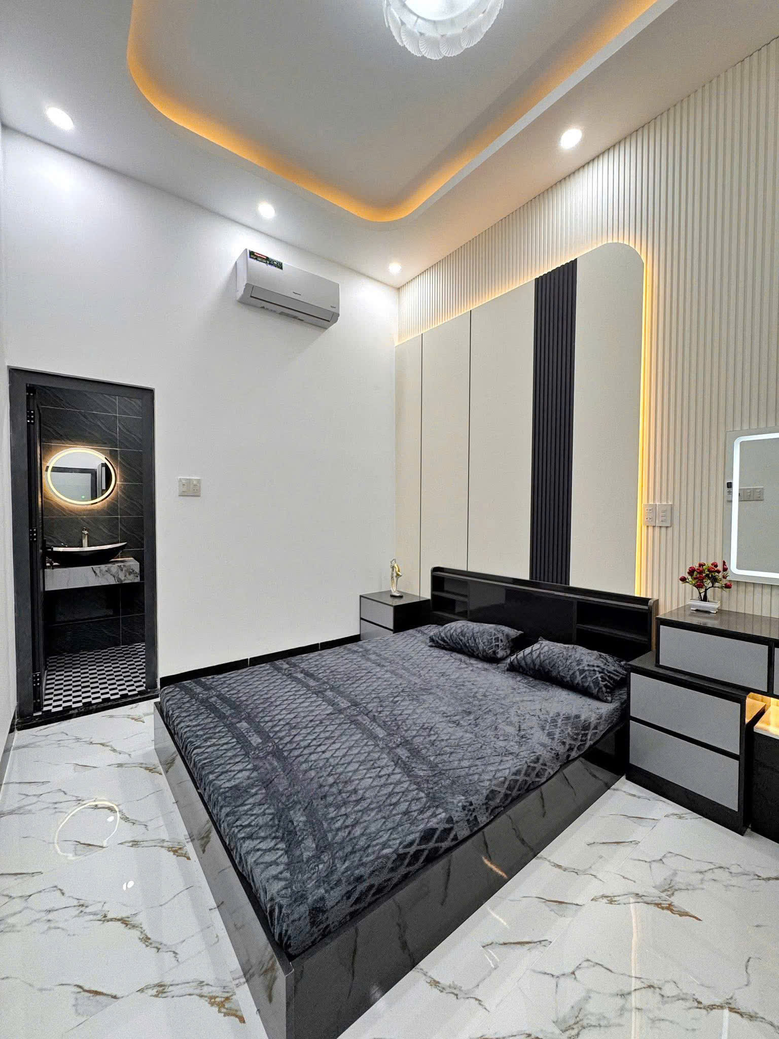 z6648784163159_b651078b69db1556fc1ed8ce0fdbae6a